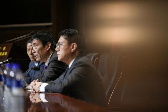 但本赛季阿兹蒙没能在穆帅麾下赢得一席之地，本赛季共出战7场打进1球。